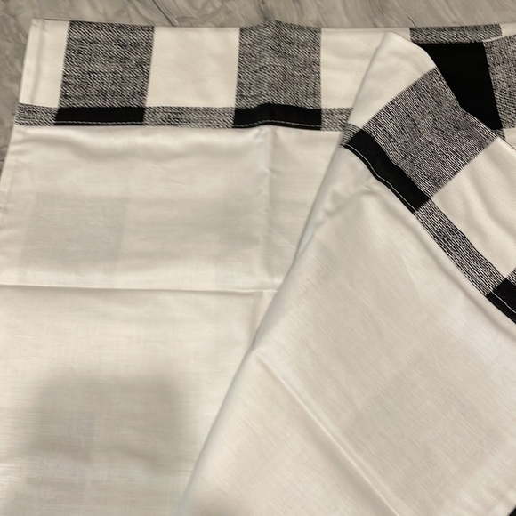 Black and white Buffalo Plaid valance with rod pocket - Picture 3 of 3